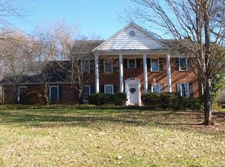 3720 9th Street Dr NE, Hickory, NC 28601