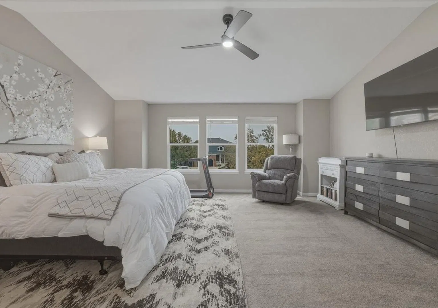 Mountain Views & Modern Comfort | Spacious 5BR Home in Cheyenne Mountain — Photo 4