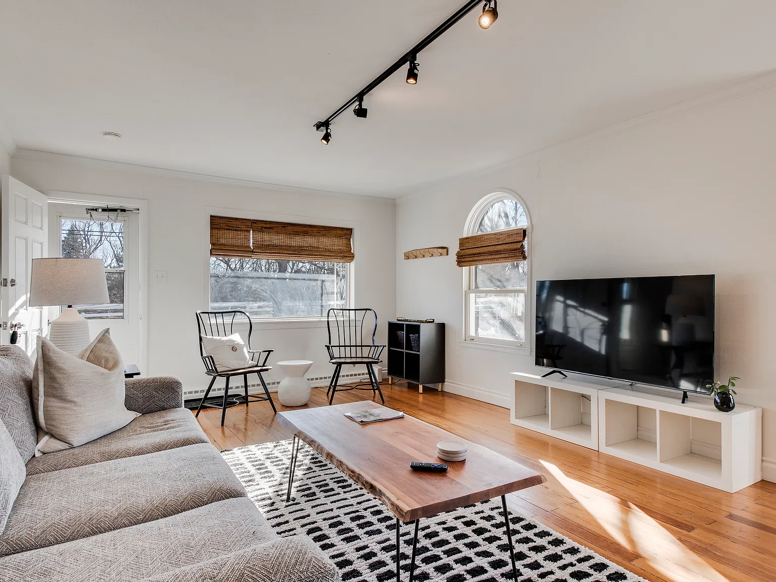 3 bed, 1088 sqft, $3,600 — Photo 3