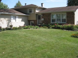 753 Aztec Dr, Carol Stream, IL 60188