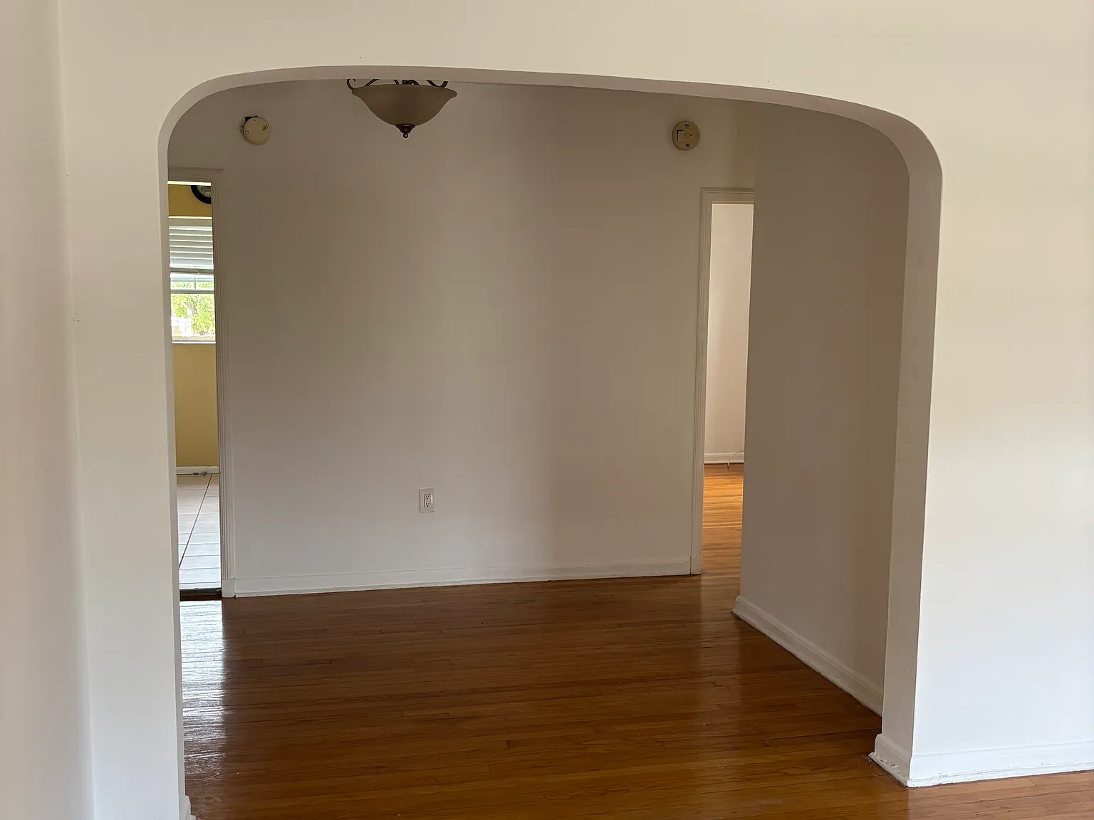 1 bed, 700 sqft, $1,700 — Photo 3