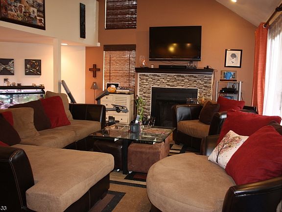 3rd image of 151 Kingsberry Dr #151
