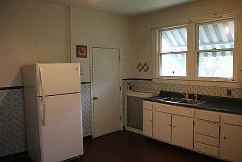 3rd image of 229 Alleghany St