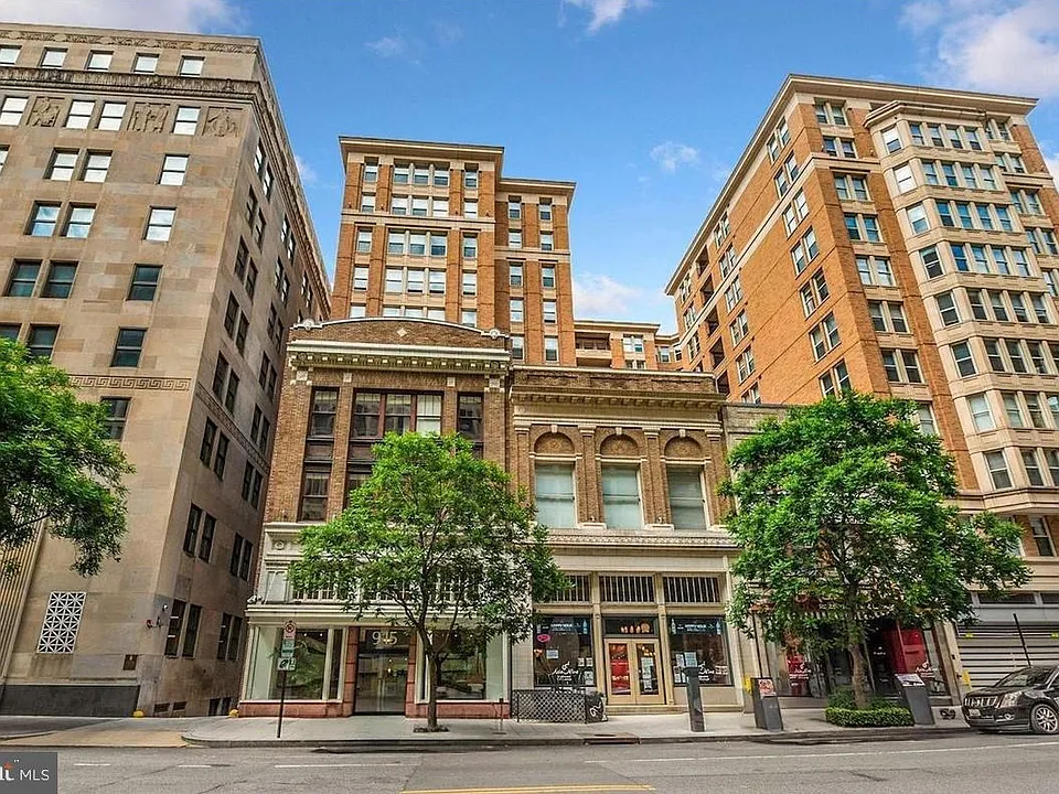 915 E St NE #1004