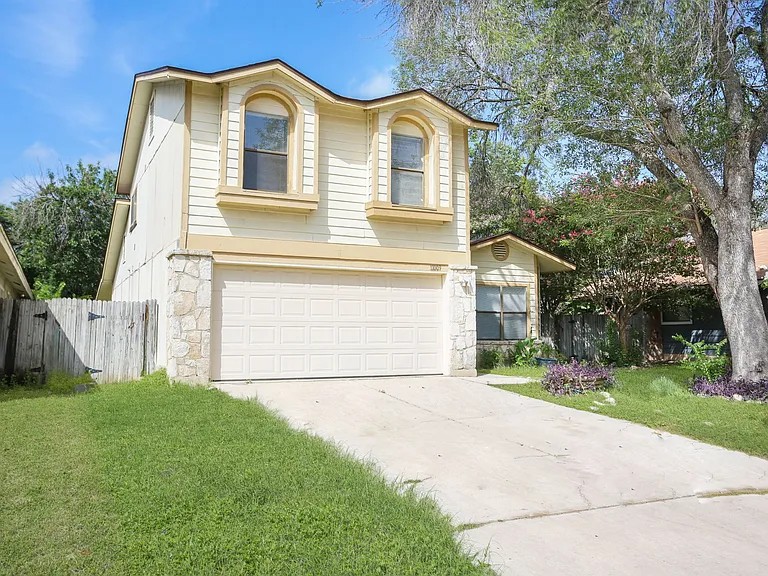11009 Almond Park — Photo 2