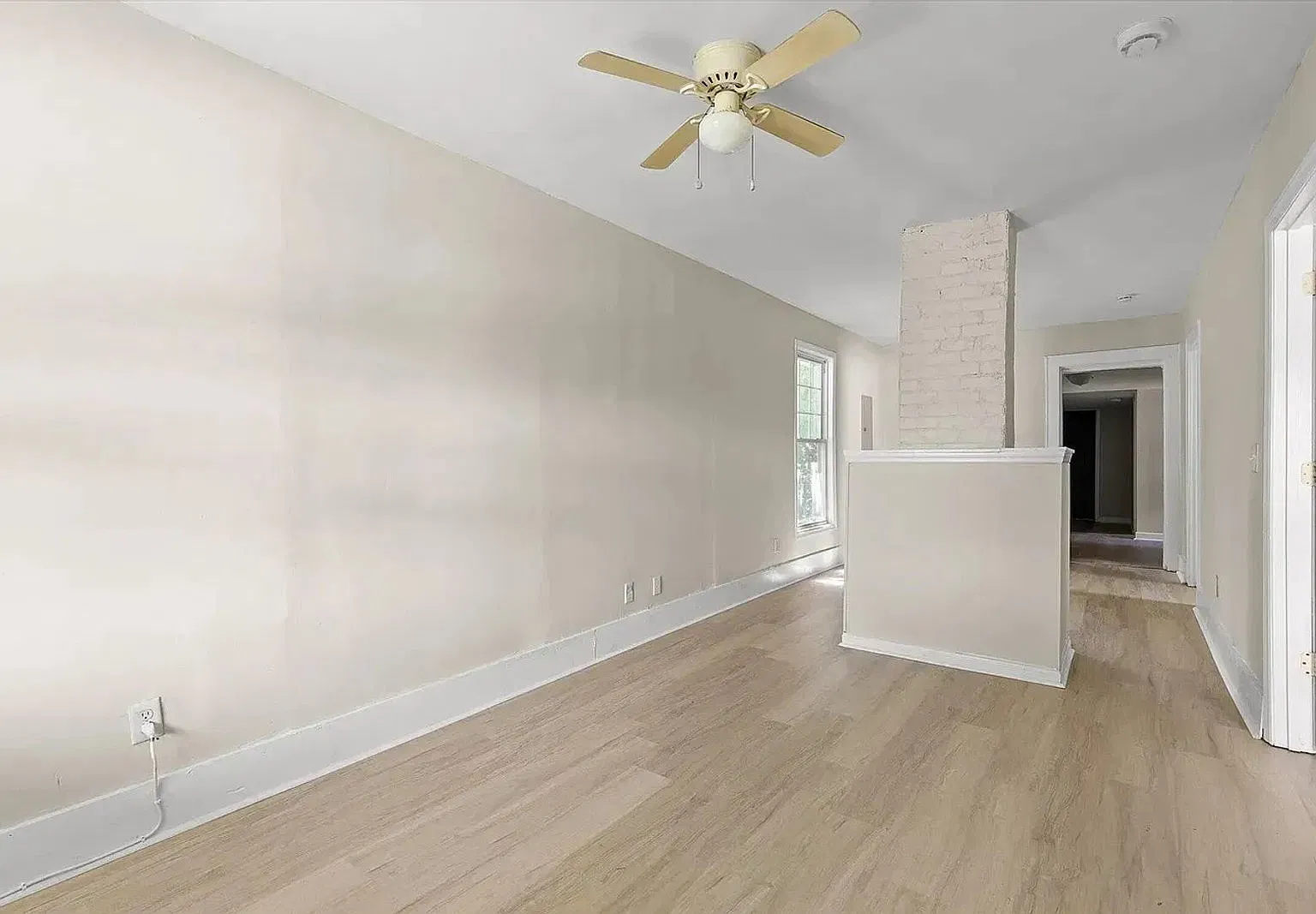 3 bed, 1.0 bath, 940 sqft, $1,395 — Photo 2
