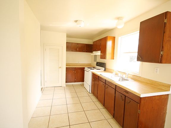 4th image of 529 Smithfield Ave