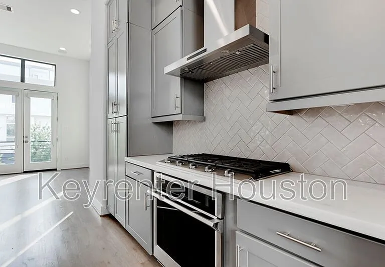 2928 Lamar St — Photo 14