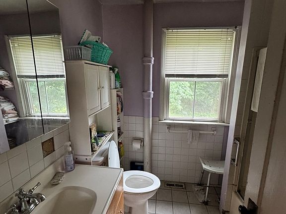 3rd image of 238 Maquan St