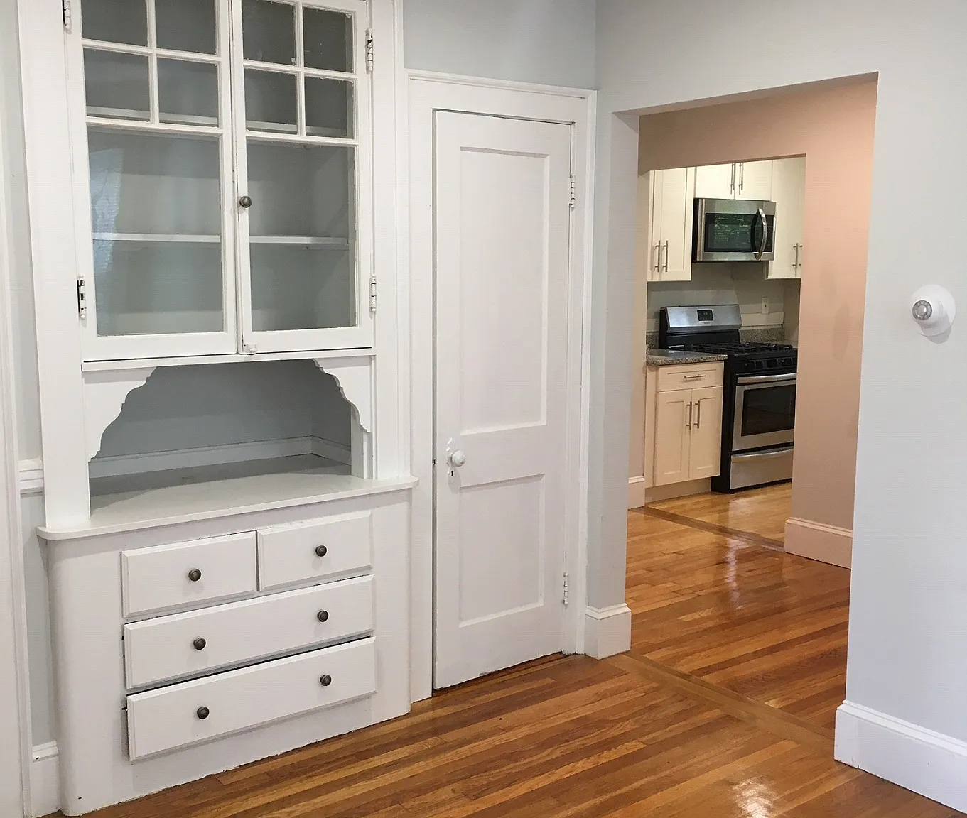 3 bed, 950 sqft, $3,150 — Photo 1