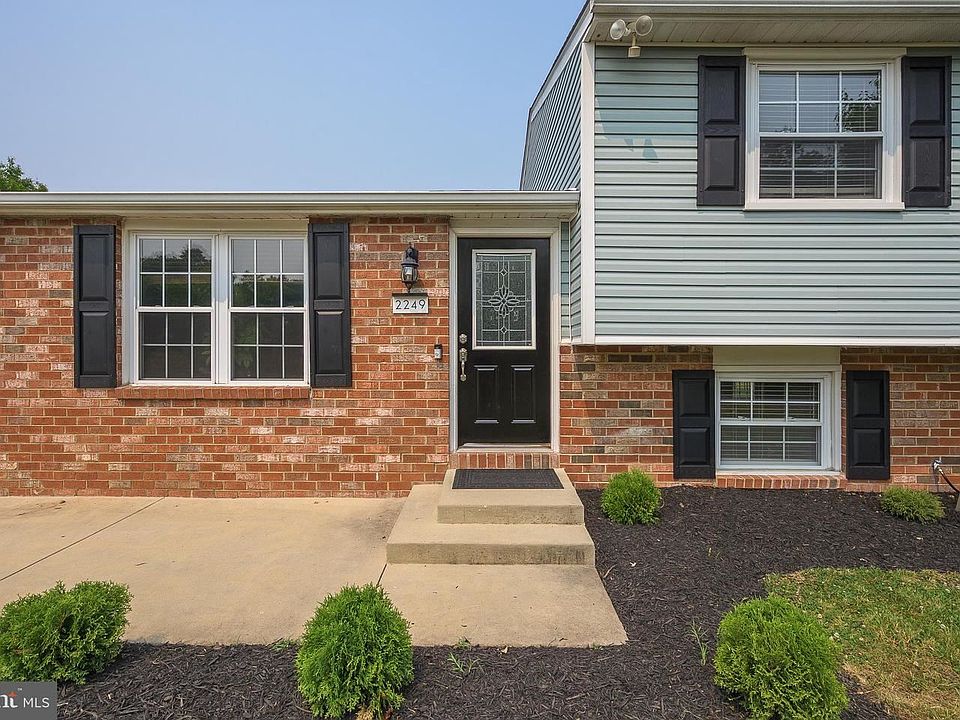 1st image of 2249 Sandalwood Dr