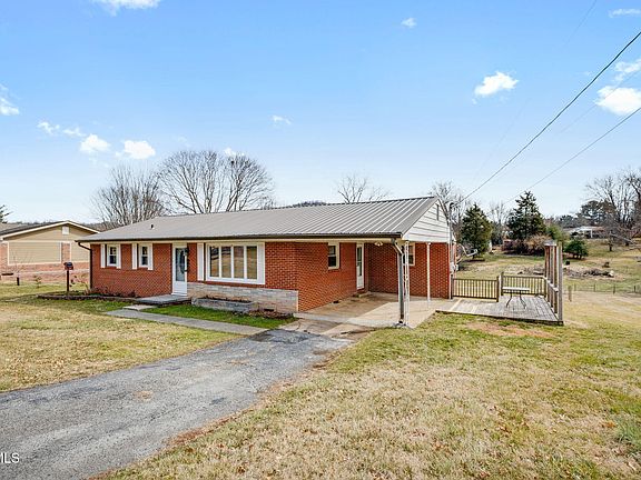 2nd image of 606 Pine Ridge Rd