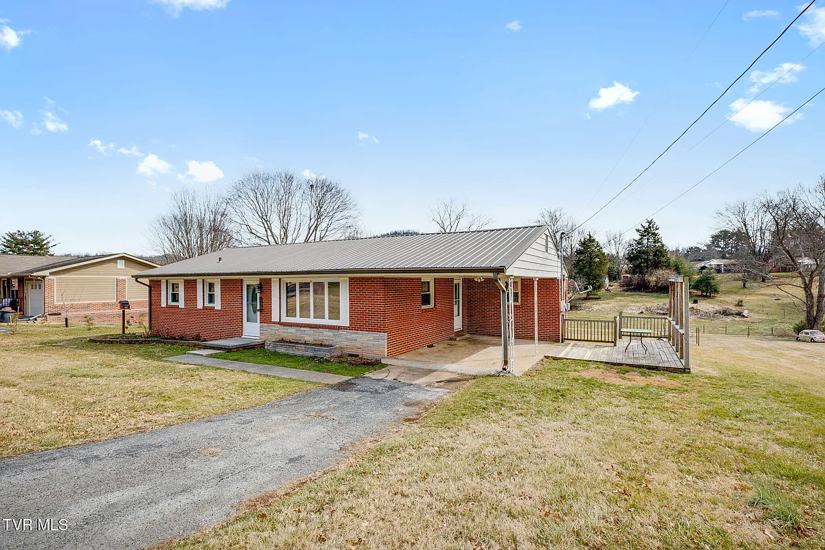 Building Photo - 606 Pine Ridge Rd