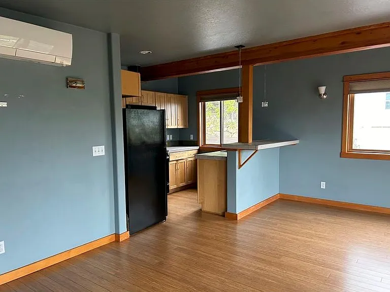 515 E 4th St #1 — Photo 3