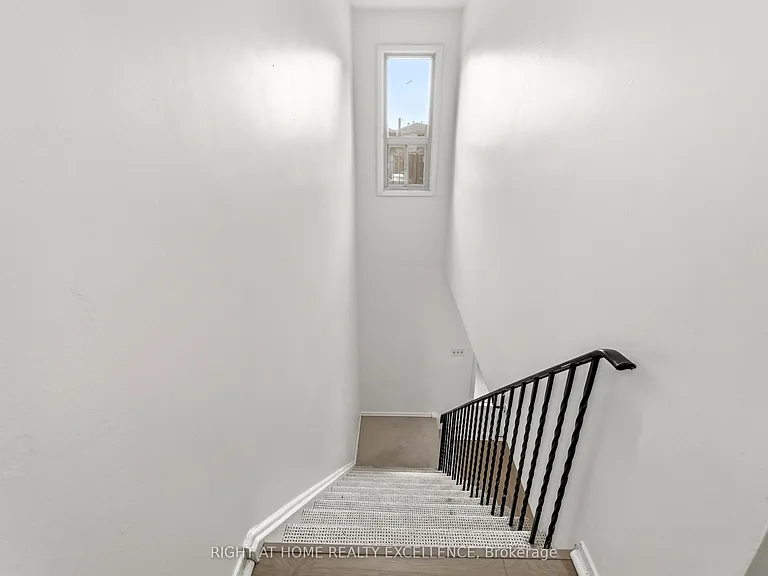 10 Banting Cres #UPPER — Photo 28