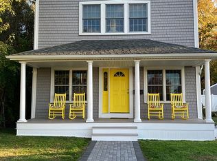 16 Beach Rd, Bristol, RI 02809