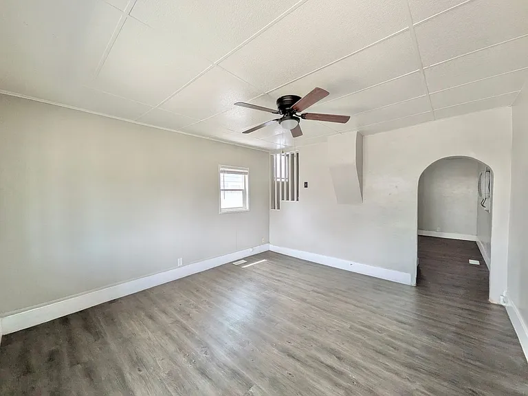 1021 E Abriendo Ave — Photo 4