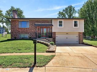 12538 Parkway Acres Ct, Maryland Heights, MO 63043