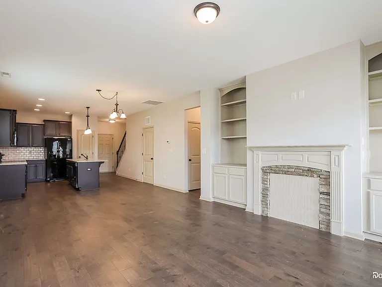 27 Balboa Pkwy — Photo 8