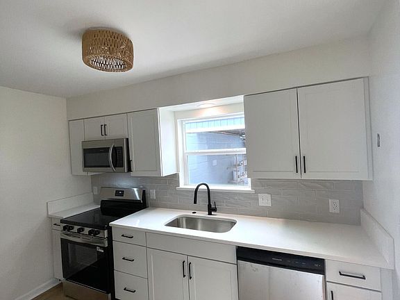 3rd image of 900 Brotherhood Rd #E-3