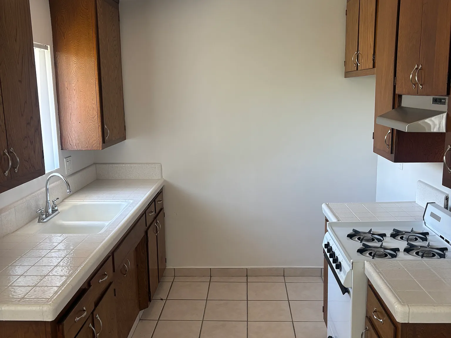 2 bed, 750 sqft, $2,100 — Photo 2