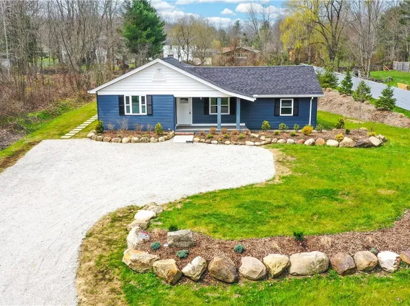 16222 Paulette Dr, Burton, OH 44021