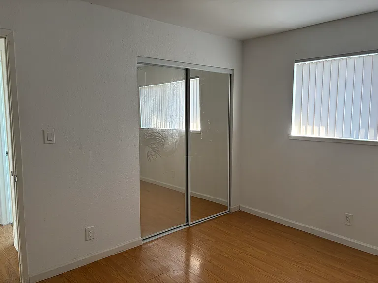 2127 Main St — Photo 4