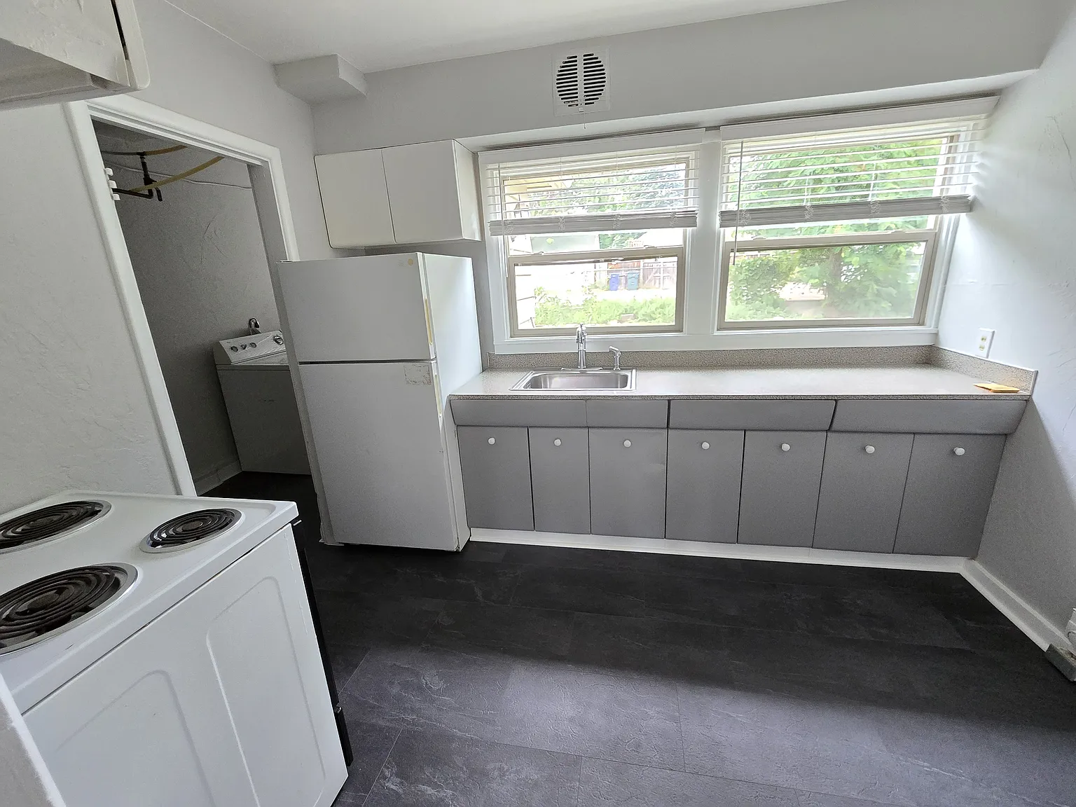 2 bed, 850 sqft, $1,575 — Photo 4