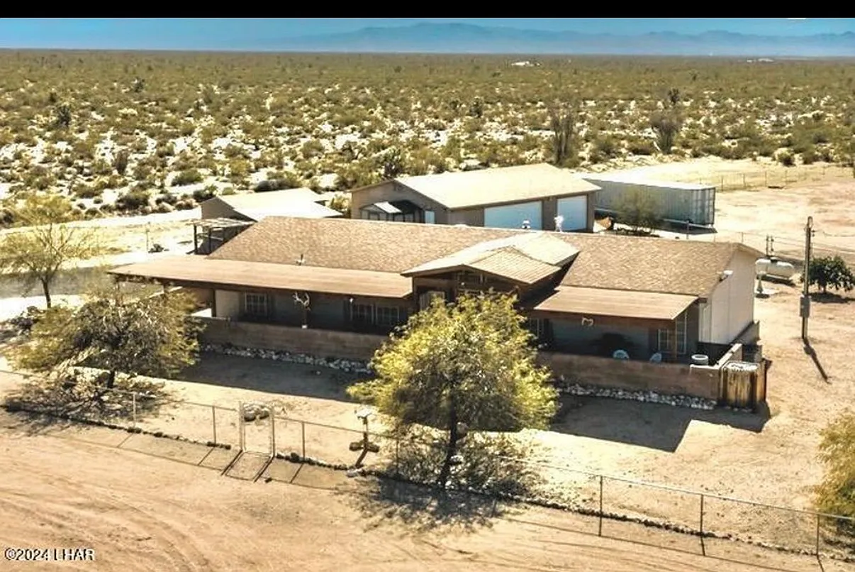S Custer Rd, Yucca — Photo 1