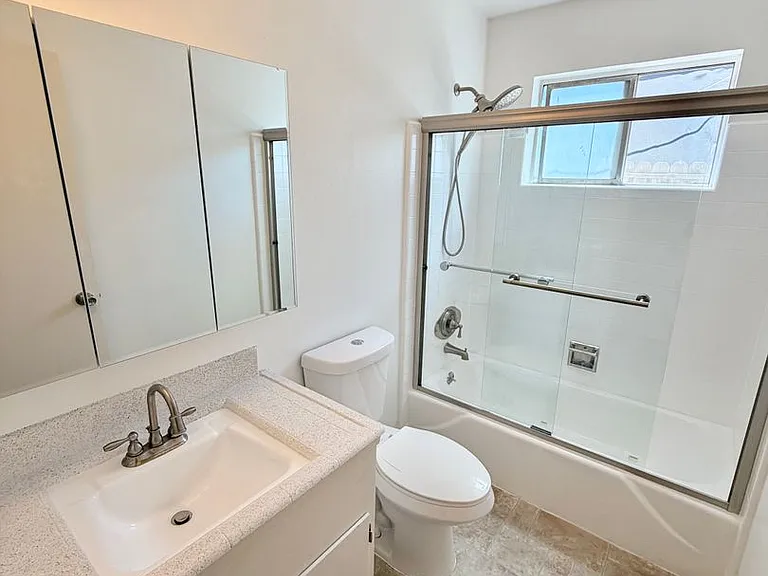 551 Mariposa Avenue — Photo 7