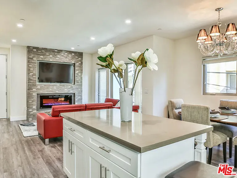 1424 S Bentley Ave #402 — Photo 4