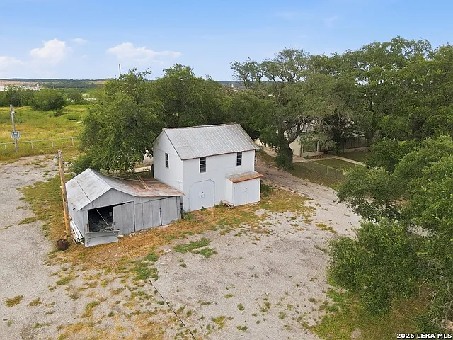 8811 FM 471 N — Photo 29