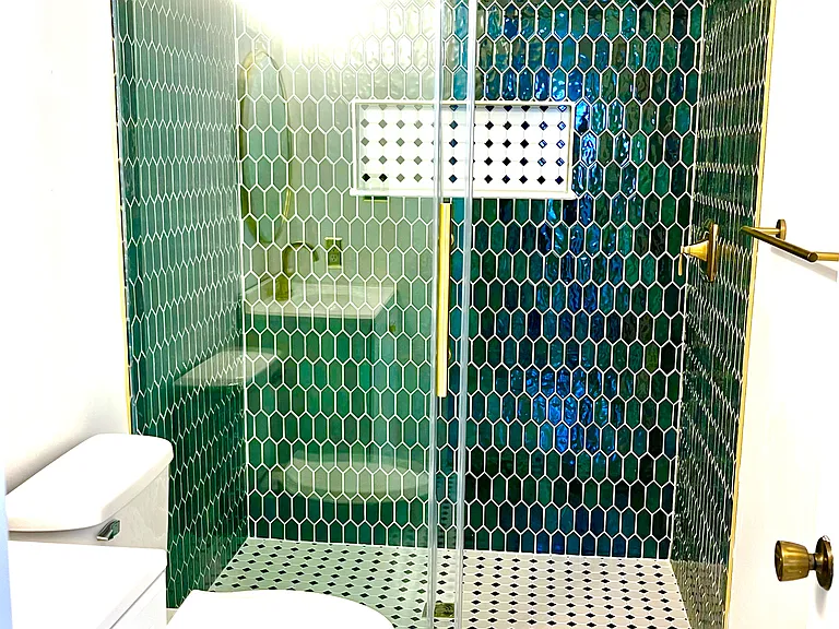 Third floor Full Bathroom