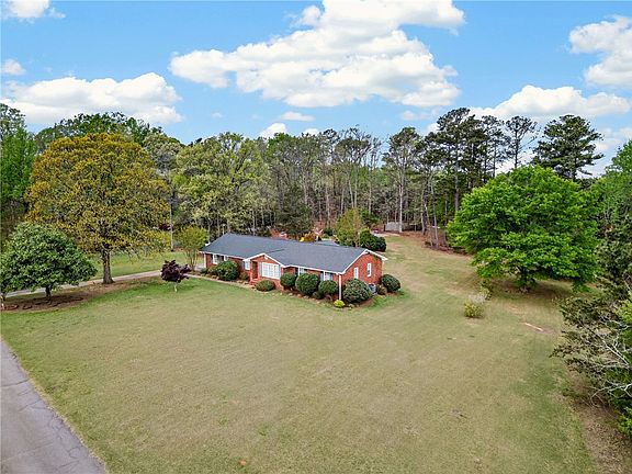 2nd image of 160 Burdette Cir