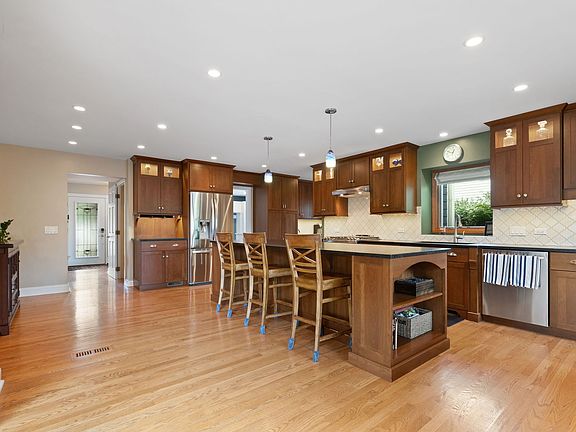 4th image of 1219 Highland Ln