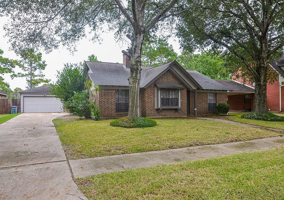 1st image of 8114 Clover Gardens Dr
