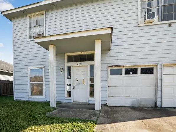 2121 Vineyard Ln, Harvey, LA 70058