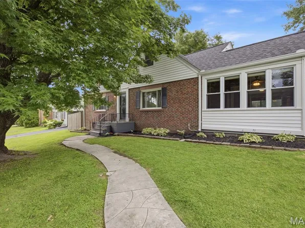 9860 Berwick Dr, Saint Louis, MO 63123