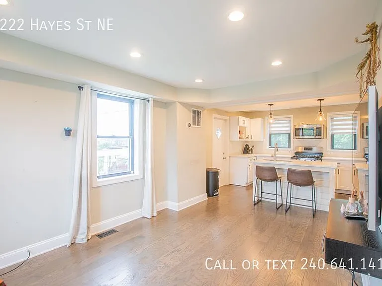 5222 Hayes St NE — Photo 9