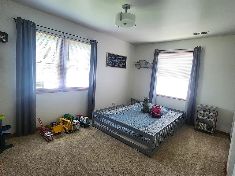 163 N California Ave — Photo 7