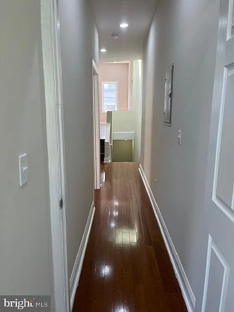 3 bed, 1.0 bath, 900 sqft, $1,800 — Photo 4