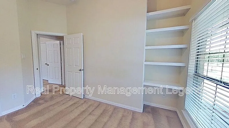 3 bed, 2.0 bath, 1629 sqft, $2,495 — Photo 4