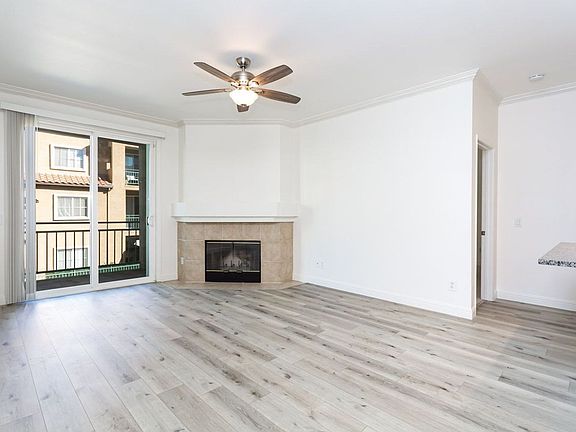 3rd image of 2020 Camino De La Reina Unit 220