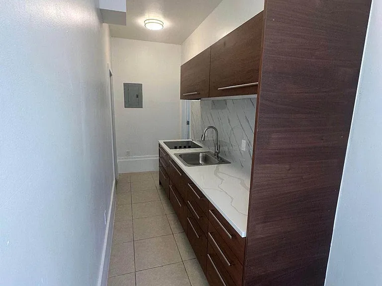 846 McIntosh St #B — Photo 3