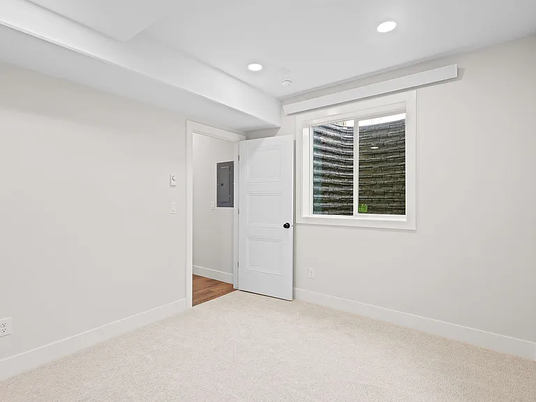 71 E Ashley Ave #B — Photo 9