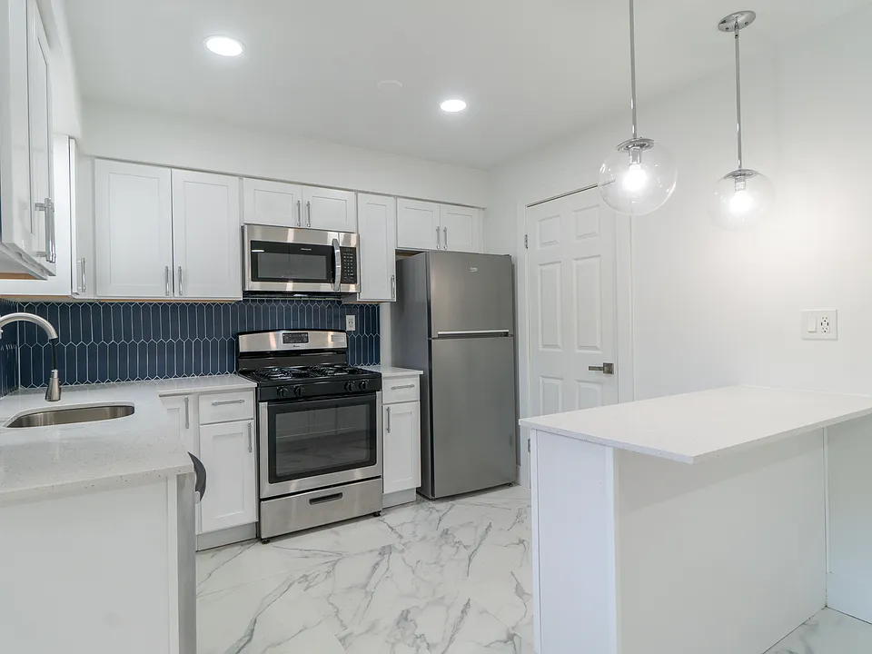 520 Adams Ln #2