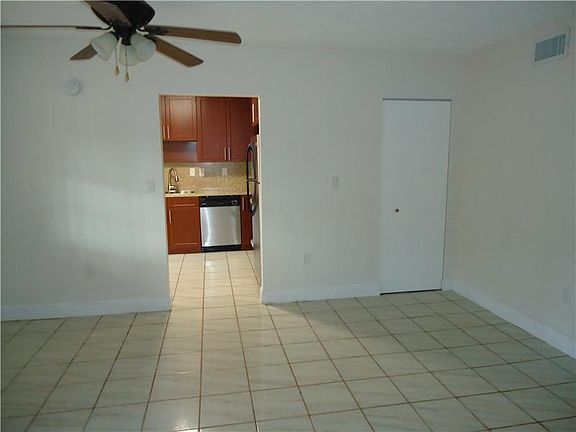 4th image of 830 NW 106th Ave #2B7-1