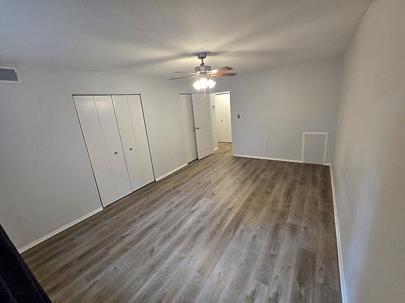 Master bedroom (with 2 large closets)