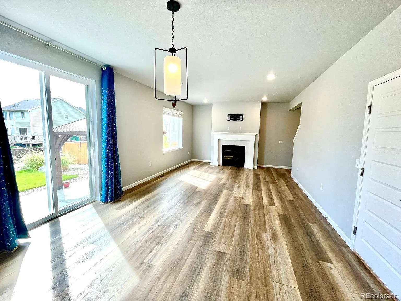 3 bed, 2.5 bath, 1917 sqft, $3,300 — Photo 2