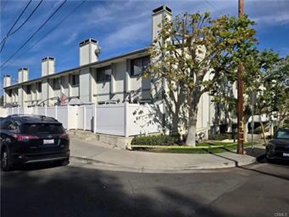 22865 Del Valle St #6